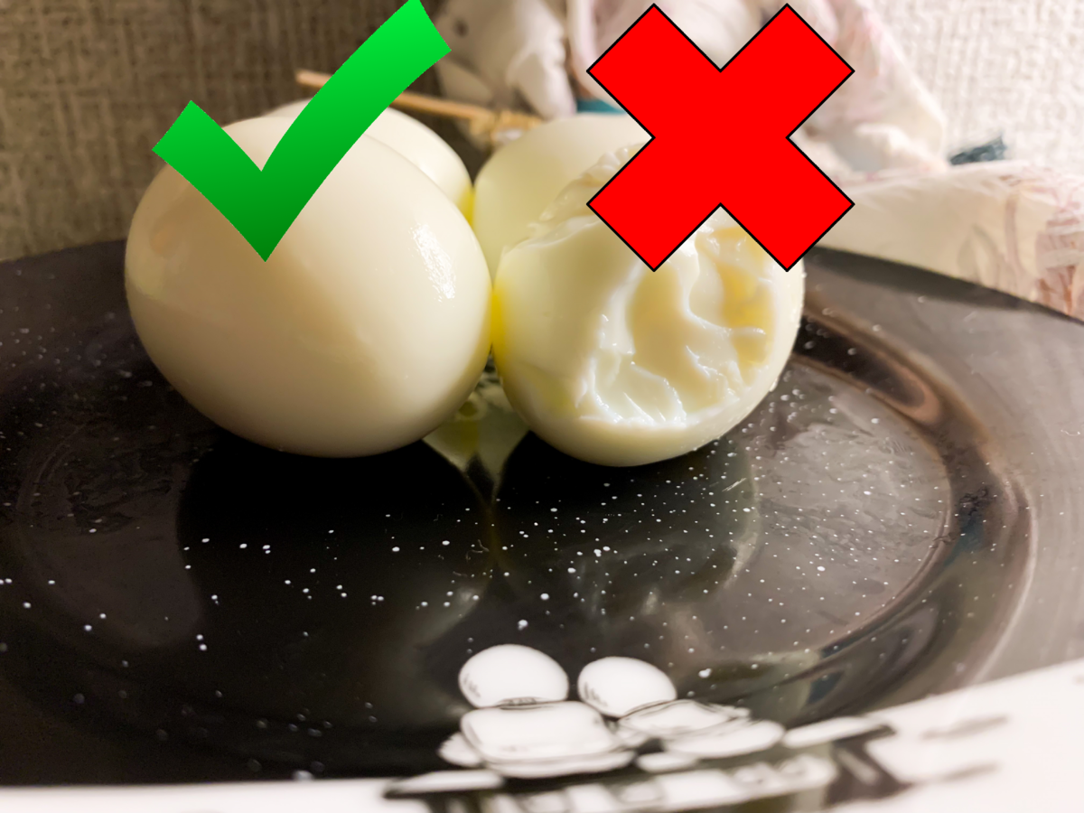 Яйца в холодную или горячую воду. Треснутое вареное яйцо. Холодные яйца. Яйцо потресканное вареное. Яйцо трескается.