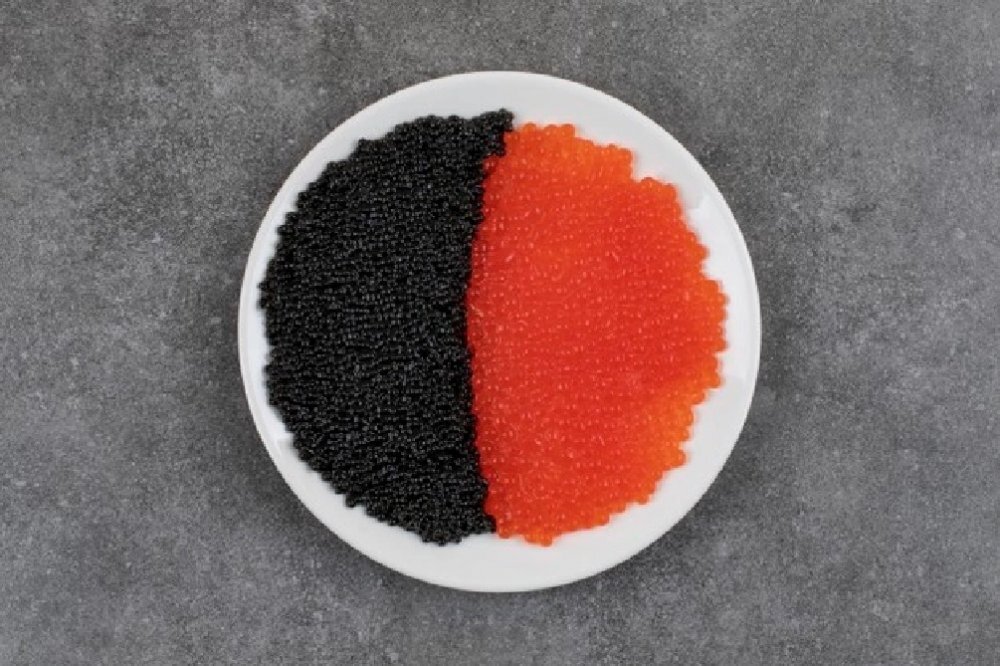 Черная и красная икра. Фото с сайта ru.freepik.com