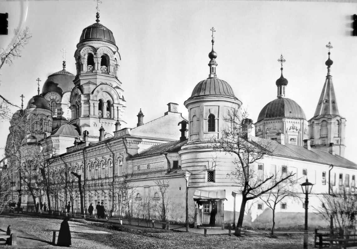 Крестовоздвиженский женский монастырь, улица Лермонтова ( до 1964 г. носила название Покровская). Начало  XX  века.