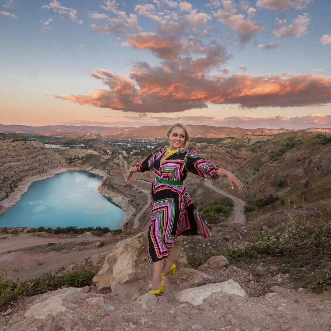 1. Умение жить настоящим. Прошлого нет, будущее еще не наступило, а настоящее даровано. Самая лучшая защита, которую может себе поставить человек, это научиться жить здесь и сейчас. Если в голове установка: «Я хочу быть красивым, богатым, здоровым», то человек не в реальности. Нужно быть благодарным и ценить то, что есть сегодня. Тогда станет легче идти вперед, к новым свершениям. ⠀
2.  Умение направлять свою энергию на созидание и любовь. Получать и отдавать ее. Очень часто, люди ждут, когда им подадут все на блюдечке с голубой каемочкой. Главное, что стоит понять и принять, что только через любовь к себе, можно быть счастливым и отдавать это чувство другим без истощения себя.
⠀
3.  Умение быть благодарным. Причем, не только за хорошее, но и за удары, которые преподносит судьба. Не поддавайтесь греху неблагодарности. Принимайте все, как урок, который призван вас научить большему и важному