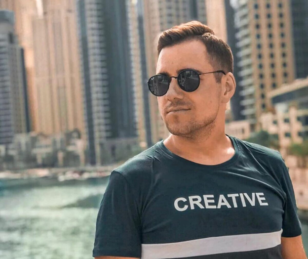 После. Фото сделано через уже в апреле. Вес слегка поднялся, но всё ещё около 93-х.