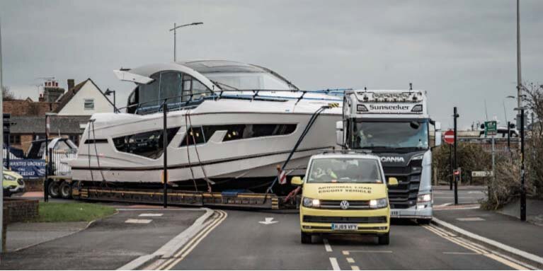 Транспортировка яхты Sunseeker в Пуле
