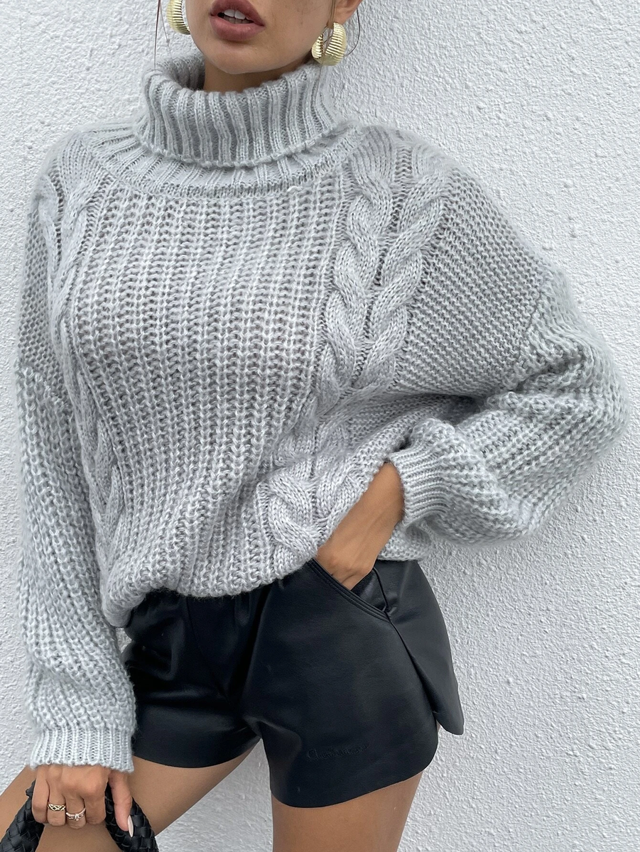 Свитер с жгутами