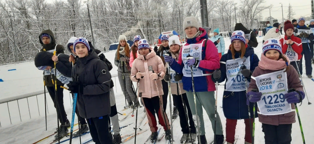 Молодежь и активисты района на спортивном празднике.       Фото: Ольга Ладыженская.