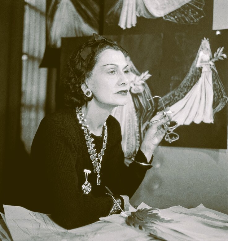 Габриэль Шанель - это целая эпоха стиля. Он развивается и продолжает жить в работах новых дизайнеров.