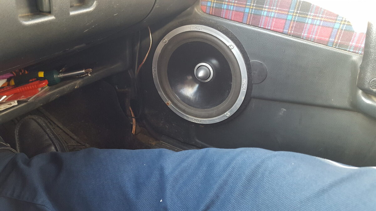 динамики в стоимость в треть от стоимости автомобиля, но за проводку в такой форме руки нужно отрезать сразу