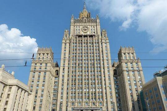    Россия закрывает генконсульства Латвии, Эстонии и Литвы в Санкт-Петербурге и Пскове