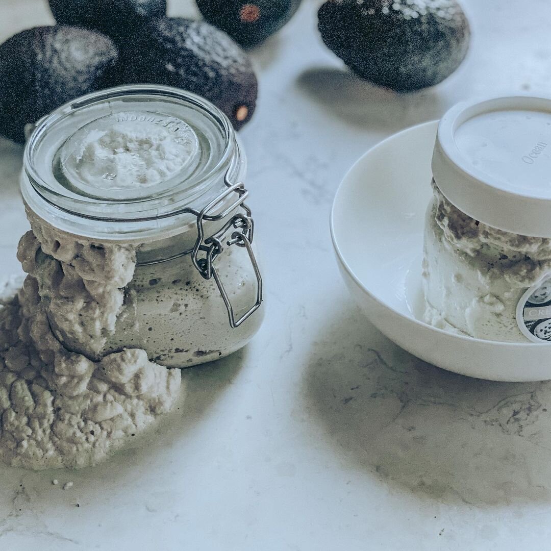 Похож на сметану, соус