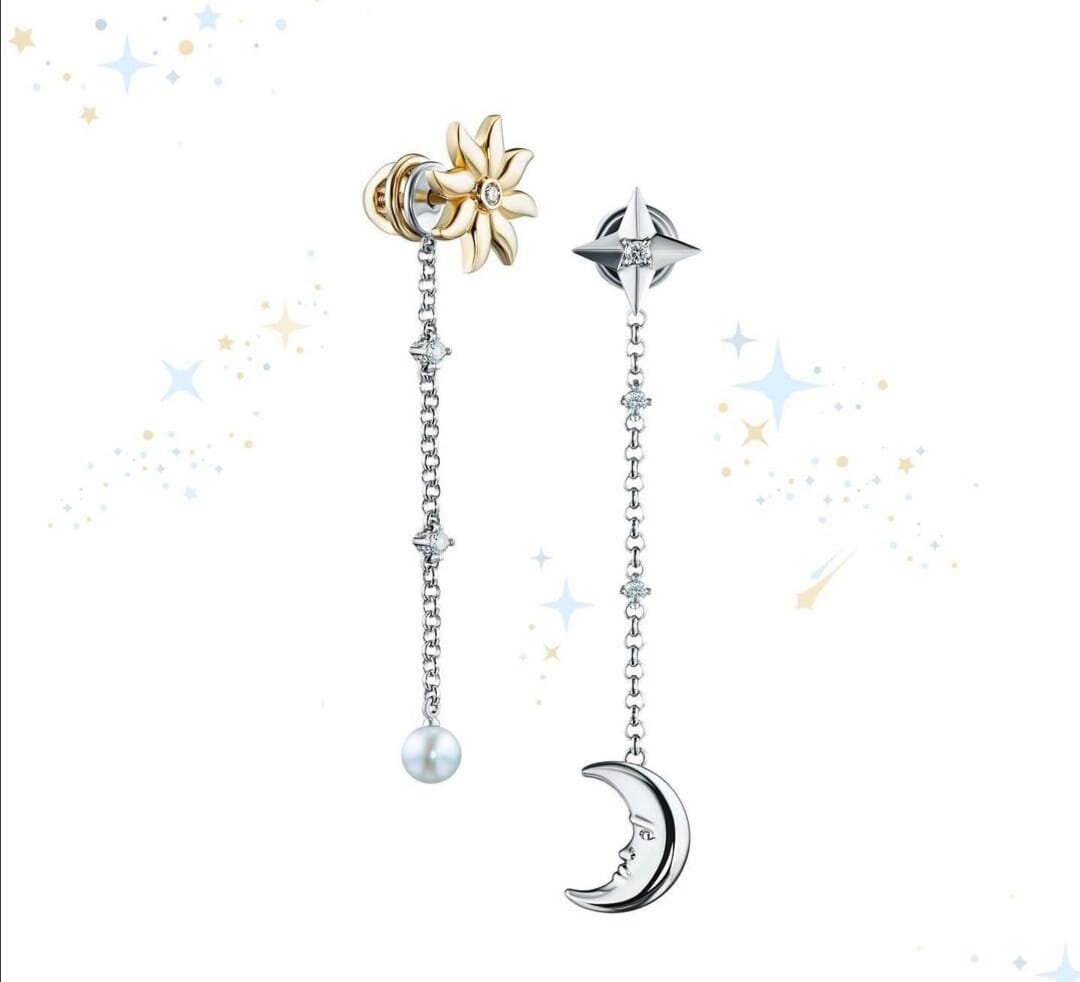 Белое и жёлтое золото, бриллианты, морской жемчуг, белый родий.