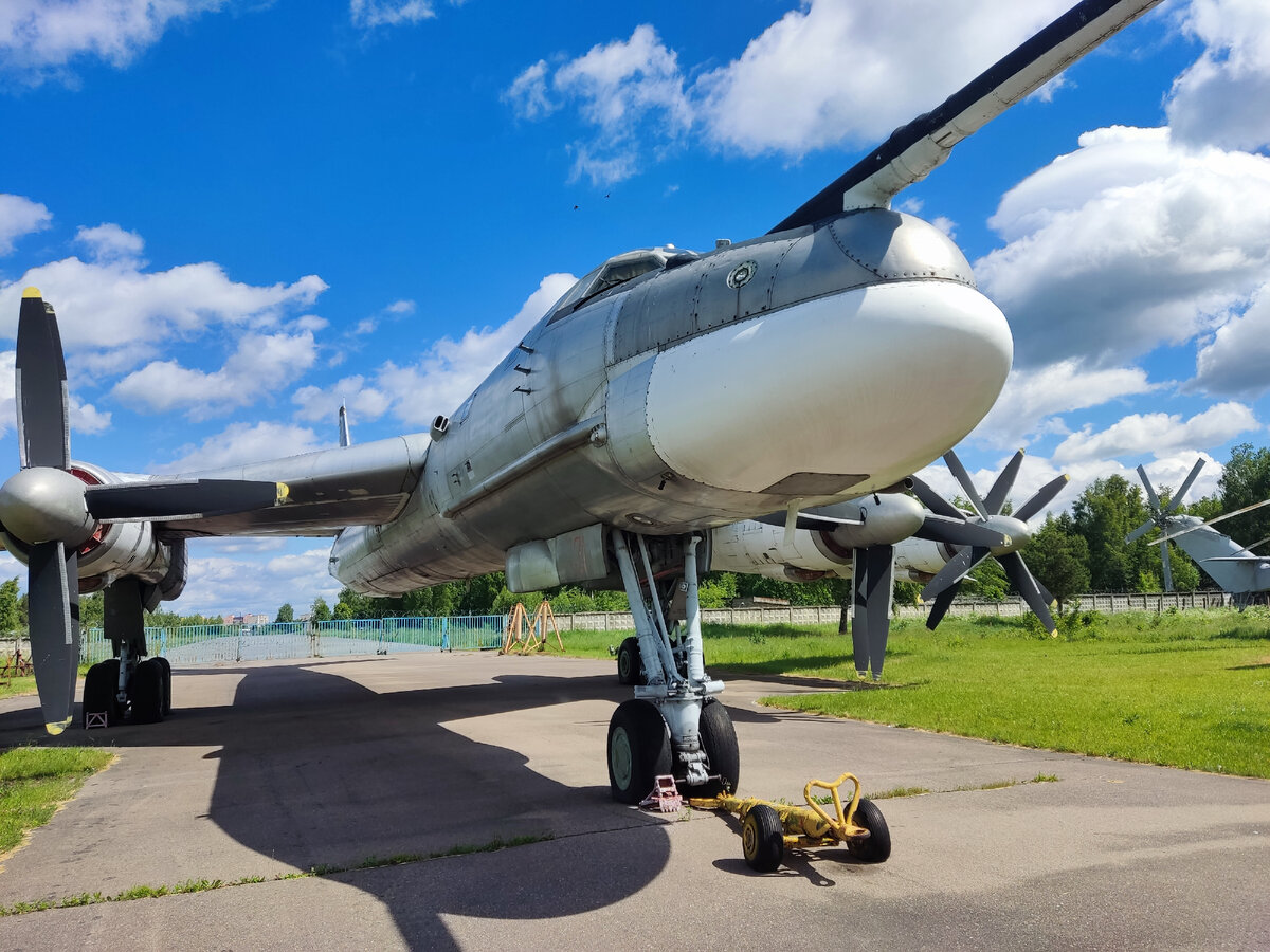 Бомбардировщик Ту-95 в Центральном Музее ВВС. Фото автора из личного архива. 