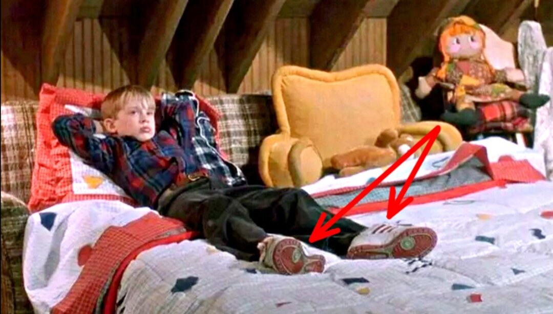 привычки американцев. комнаты подростков в америке из фильмов. американцы в кроссовках. почему американцы не снимают. американцы не разуваются дома.