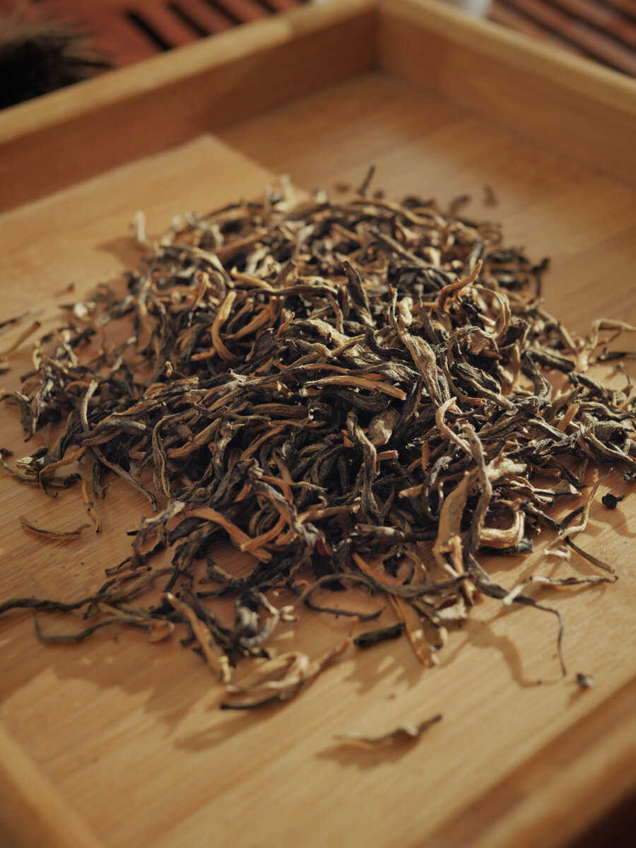 Чай россыпью - отдельное удовольствие. В магазине "Teaspot" вы можно разглядеть, как скручен лист, есть ли налет, насколько чай однородный. 