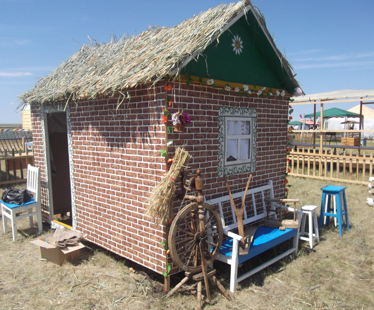 Наше подворье в процессе обустройства.Фото автора.