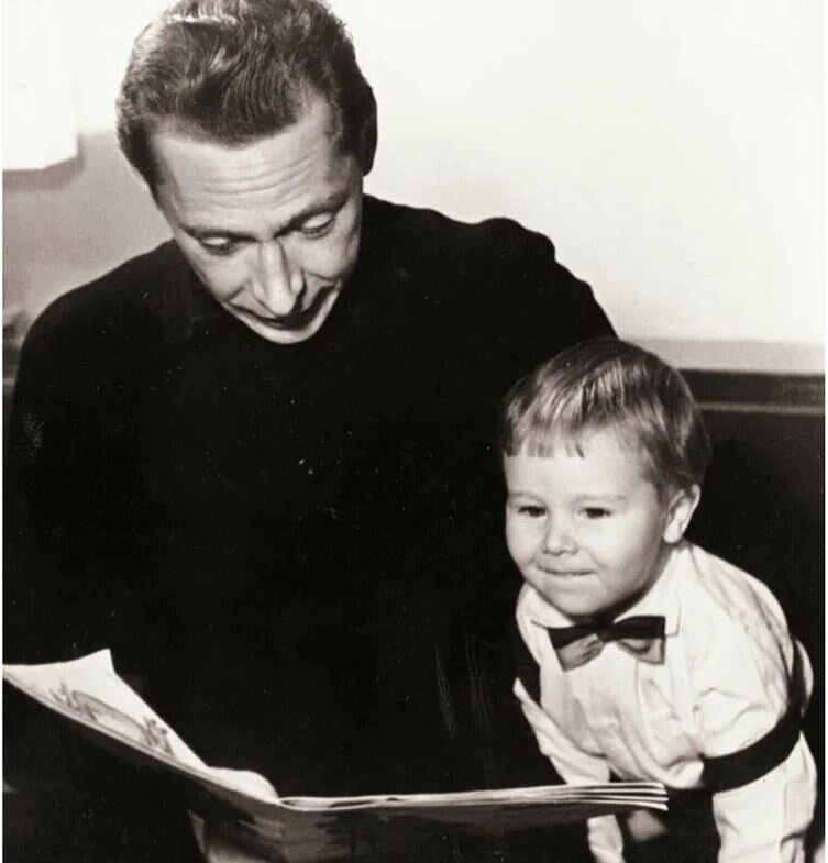 Олег Ефремов с сыном Мишей. Источник фото: Instagram* 
