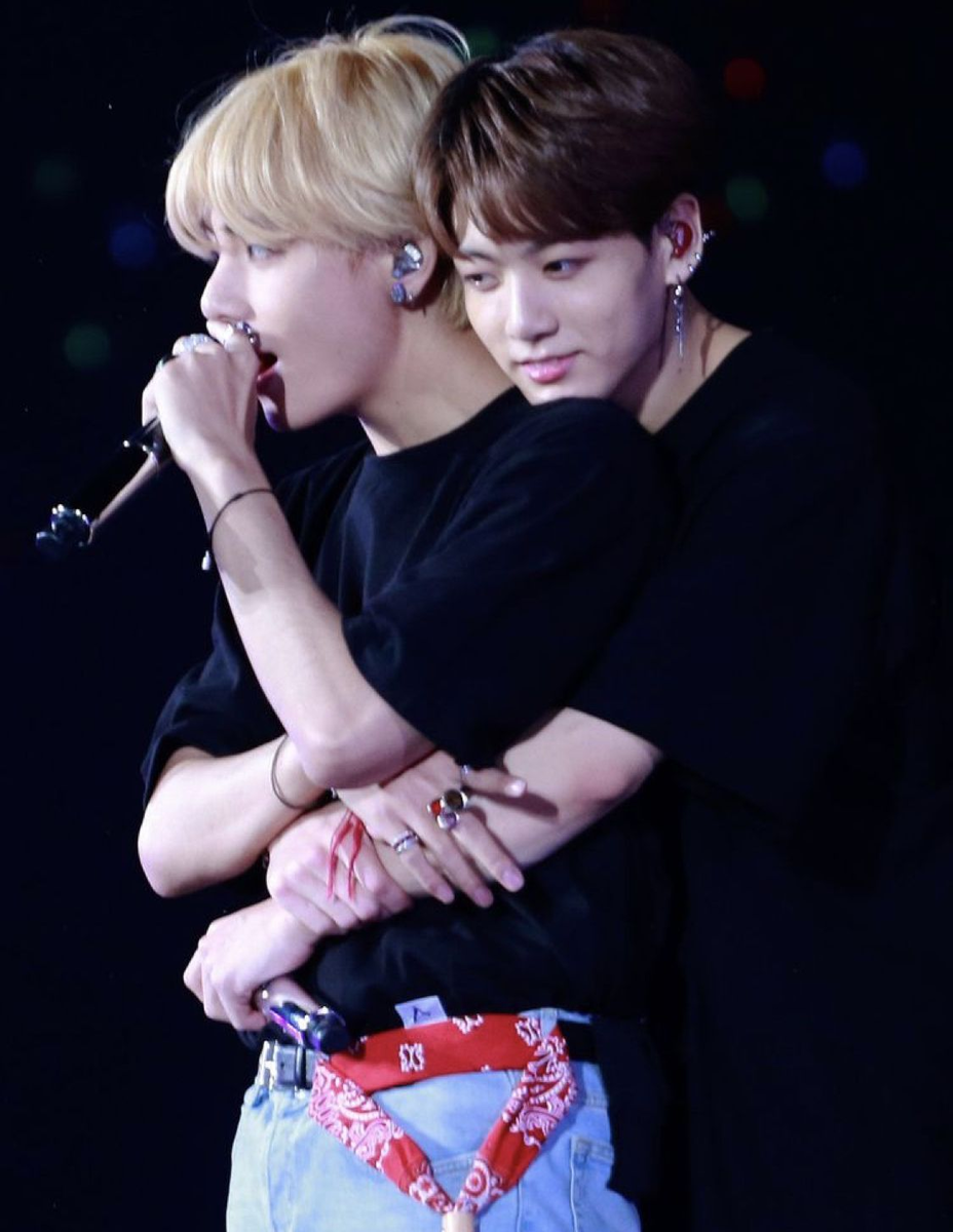 Чонгук и тэхен. Викуги бтс. Вигуки bts. Вигуки bts. Вигуки bts.