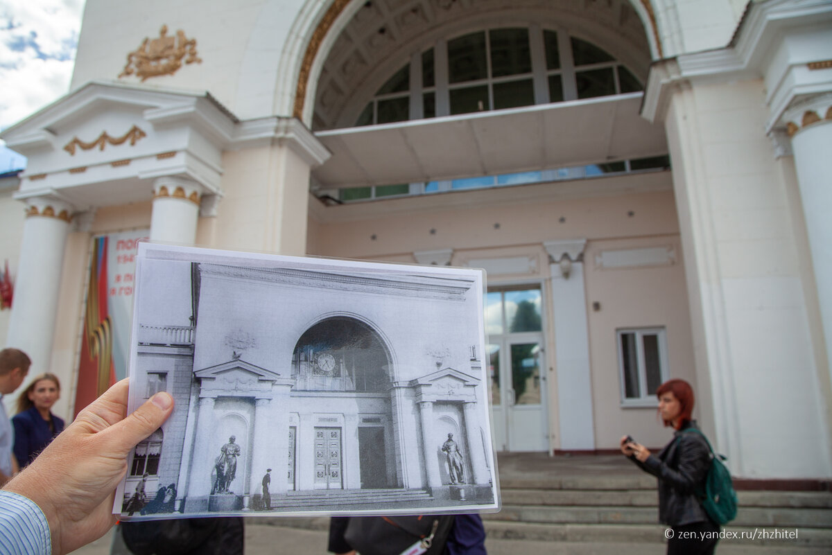 Скульптуры рабочего и колхозницы, увы, не сохранились