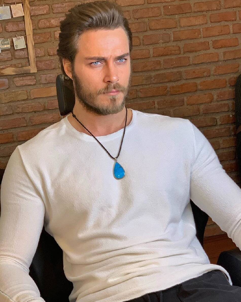 Бурак Челик 