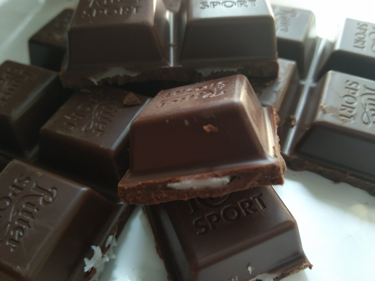 мой любимый шоколад - риттер спорт с мятой)) риттер спорт вообще люблю) квадратишь, практишь, гуд)