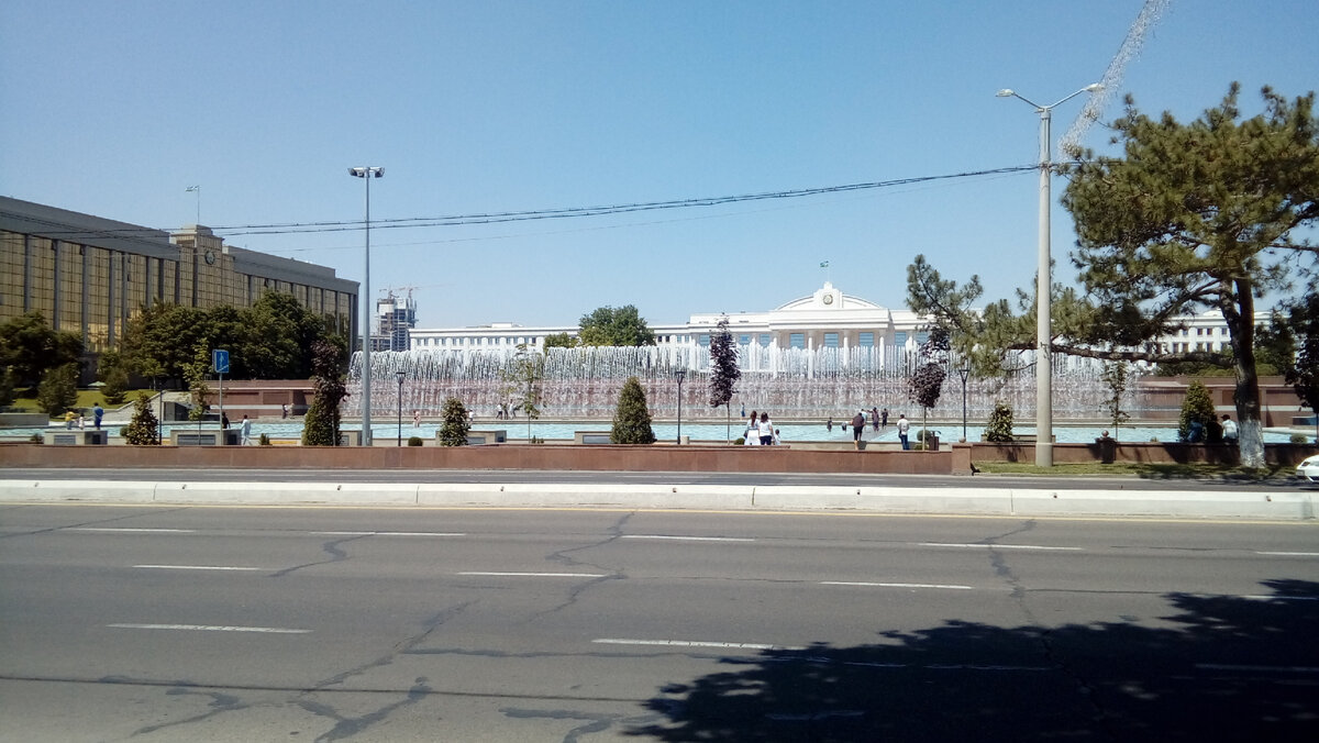 Как сегодня здесь прохладно, наверное...