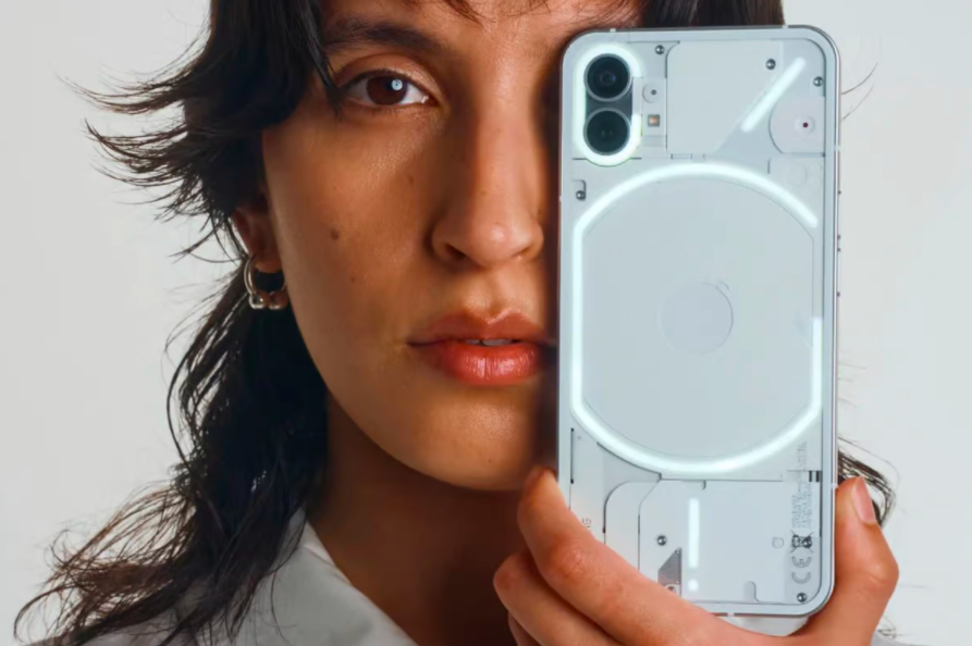     Это самый странный смартфон 2022 года: что такое Nothing Phone (1) и почему он вам нужен