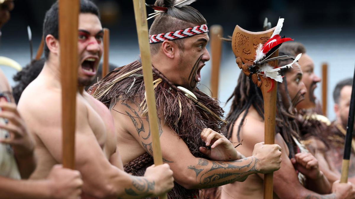 New zealand maori. Племя Маори в новой Зеландии. Новозеландия Маори. Новозеландцы Маори. Маори танец хака.