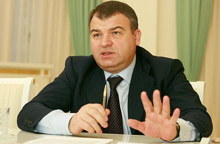 В КАЧЕСТВЕ ВОЗМОЖНОГО КАНДИДАТА НА ПОСТ ГЛАВЫ САНКТ-ПЕТЕРБУРГА РАССМАТРИВАЕТСЯ КАНДИДАТУРА БЫВШЕГО МИНИСТРА ОБОРОНЫ РОССИИ АНАТОЛИЯ СЕРДЮКОВА. ФОТО: KOMSOMOLSKAYA PRAVDA / GLOBALLOOKPRESS