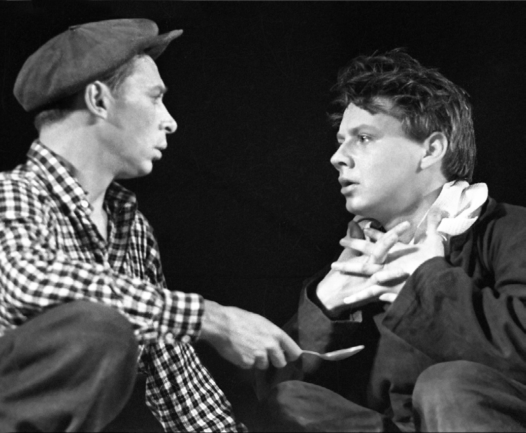 Ефремов и Табаков в спектакле «Современника» «Продолжение легенды», 1958. Фото из архива «Современника»