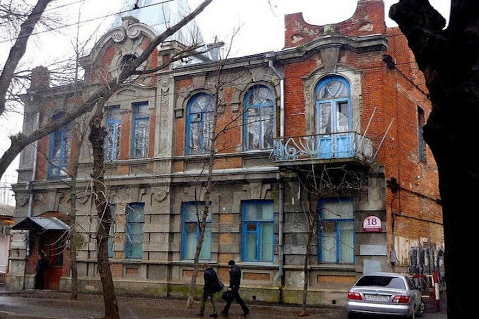     Дом присяжного Сербина на Коммунаров собственник наконец-то дождался реставрации. Фото: администрация края.