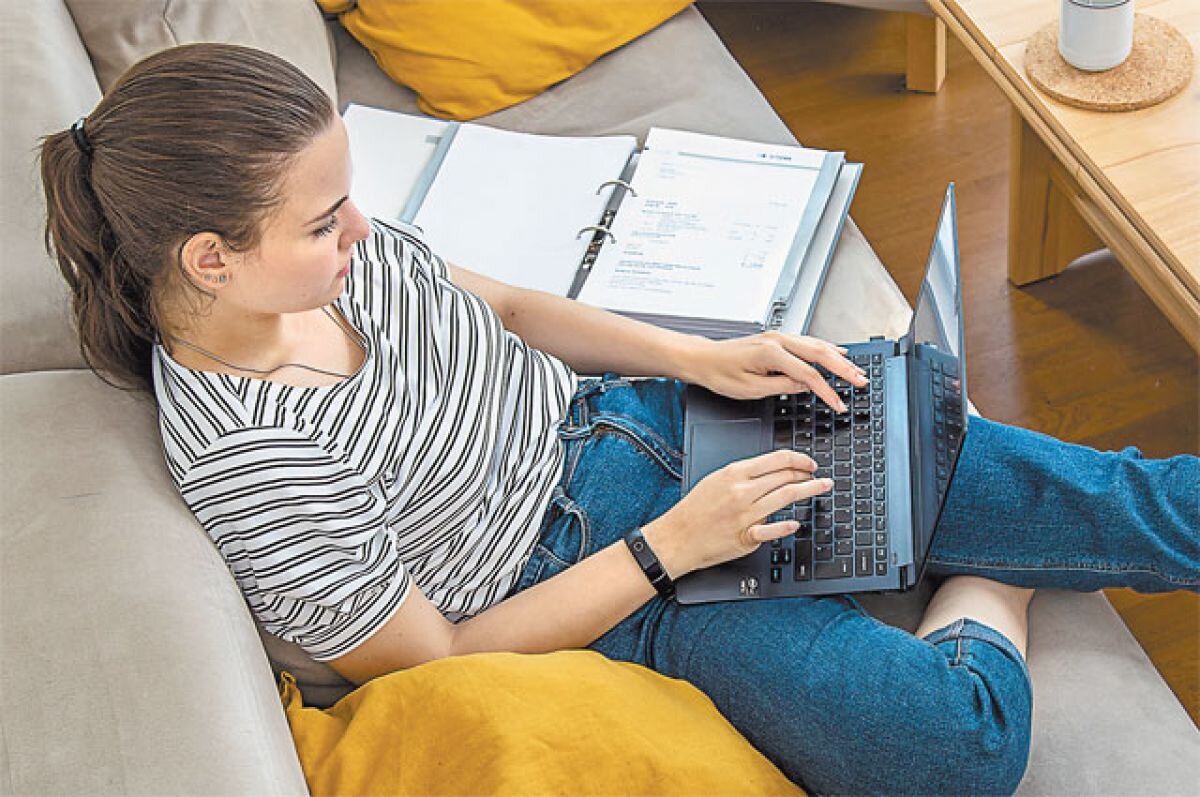    Важные документы можно подписать хоть из дома, хоть на детской площадке, хоть в зале ожидания в аэропорту.