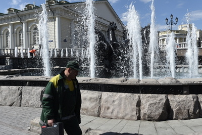    Запуск фонтанов на Манежной площади в Москве ©Николай Корешков РИАМО