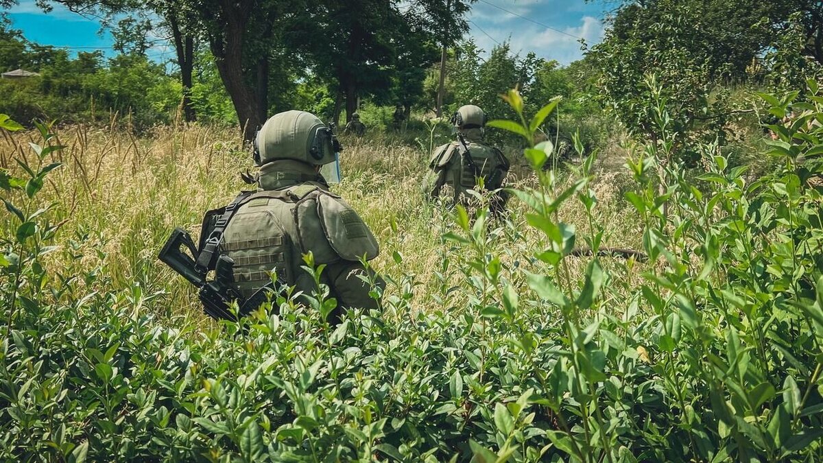     Депутат Государственной Думы РФ Ярослав Нилов предложил обеспечить всех мобилизованных граждан бесплатной мобильной связью. У парламентария есть идея, как справиться с проблемой отсутствия российских сотовых операторов на новых территориях.