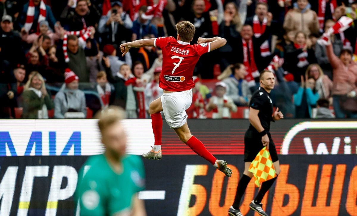    Александр Соболев сходил в дельфинарий и преобразился. Фото: ФК "Спартак"