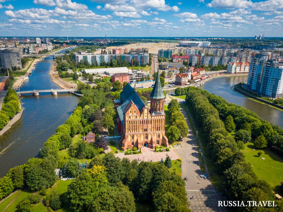 Иногда в объявлениях о продаже подержанных автомобилей встречается комментарий: «растаможен на Калининградскую область». Но ведь Калининград – это Россия? Что значит эта приписка и чем растаможка «на область» отличается от растаможки «на Россию»? И означает ли это, что при покупке машины из Калининградской области жителям других регионов придется за что-то доплатить? Уточняем это, направив запрос в Федеральную Таможенную Службу (ФТС).