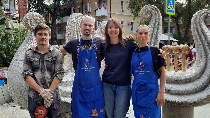     В Ростове общественные активисты отреставрировали фонтан «Лира» на Пушкинской, испорченный коммунальщиками, сообщение об этом появилось в соцсетях активистов.