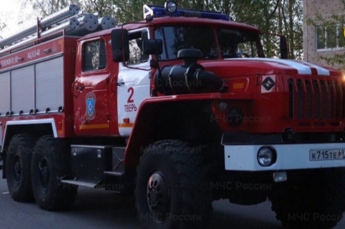    В Твери пожарные спасли мужчину из горящей квартиры в доме на набережной