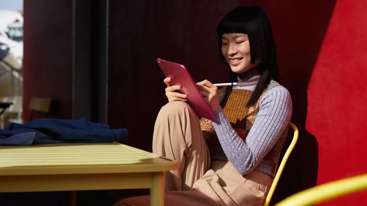    У Apple есть более странные решения помимо адаптера для Apple Pencil. Вот они