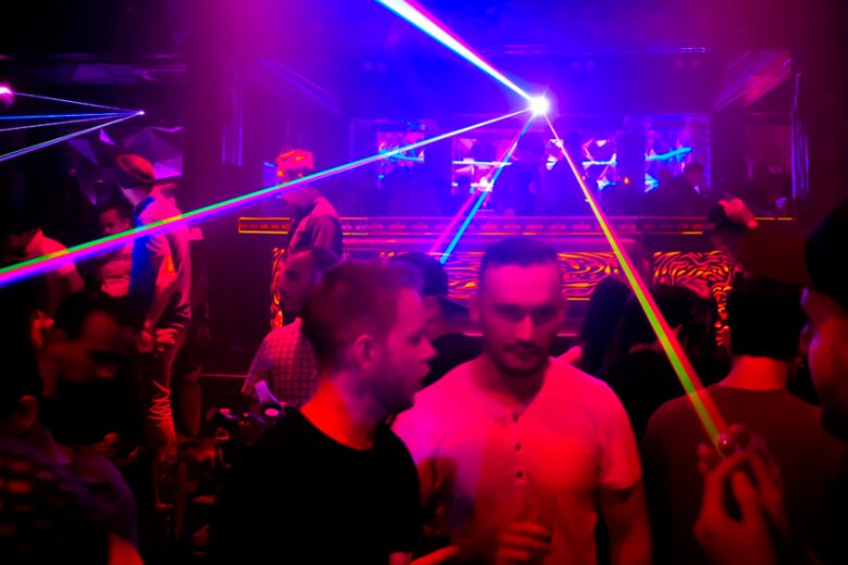 Силовики провели ночные облавы в московских ЛГБТ-клубах
