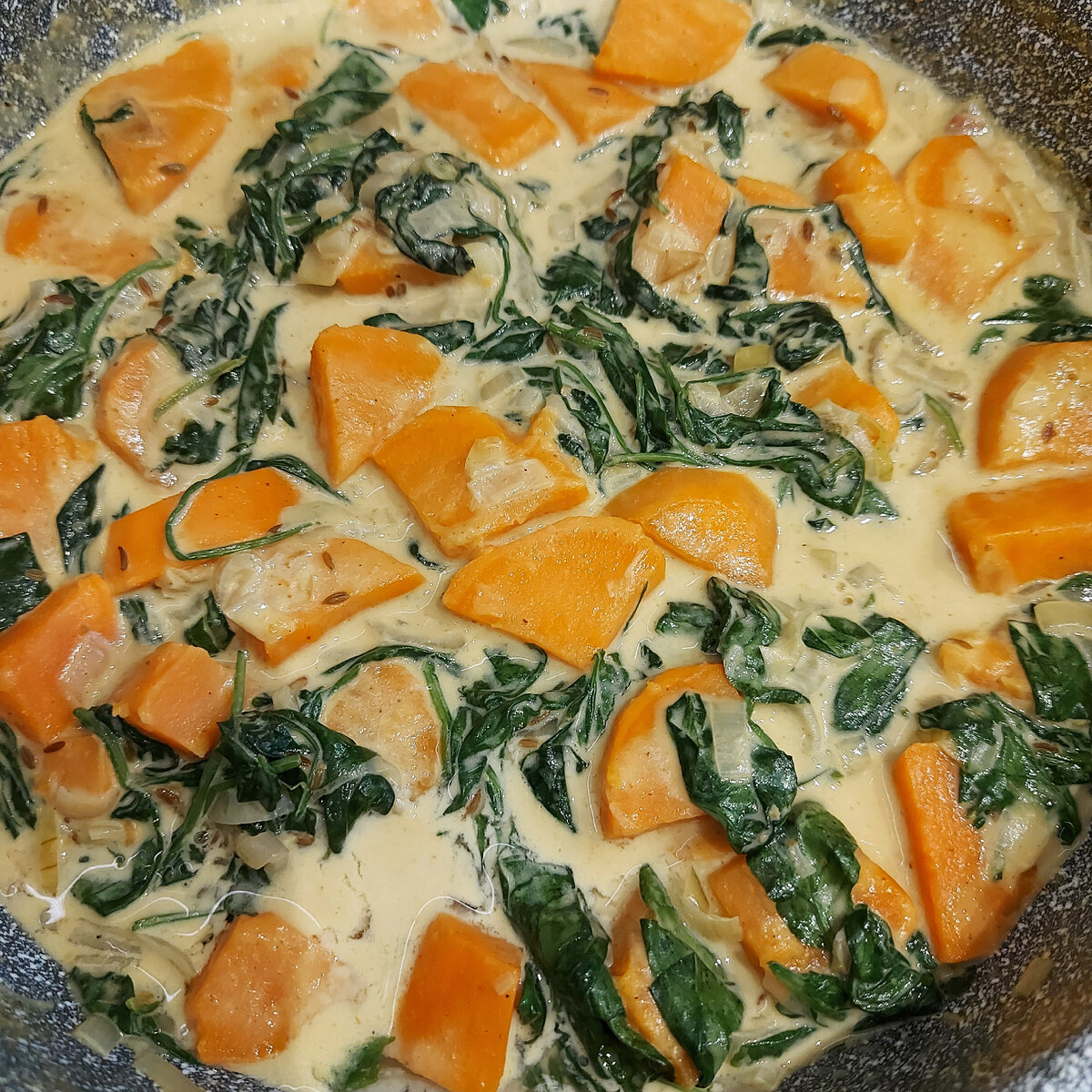 Тыква со шпинатом. Мне кажется, красиво, не? Рецепт найдете ниже🍽