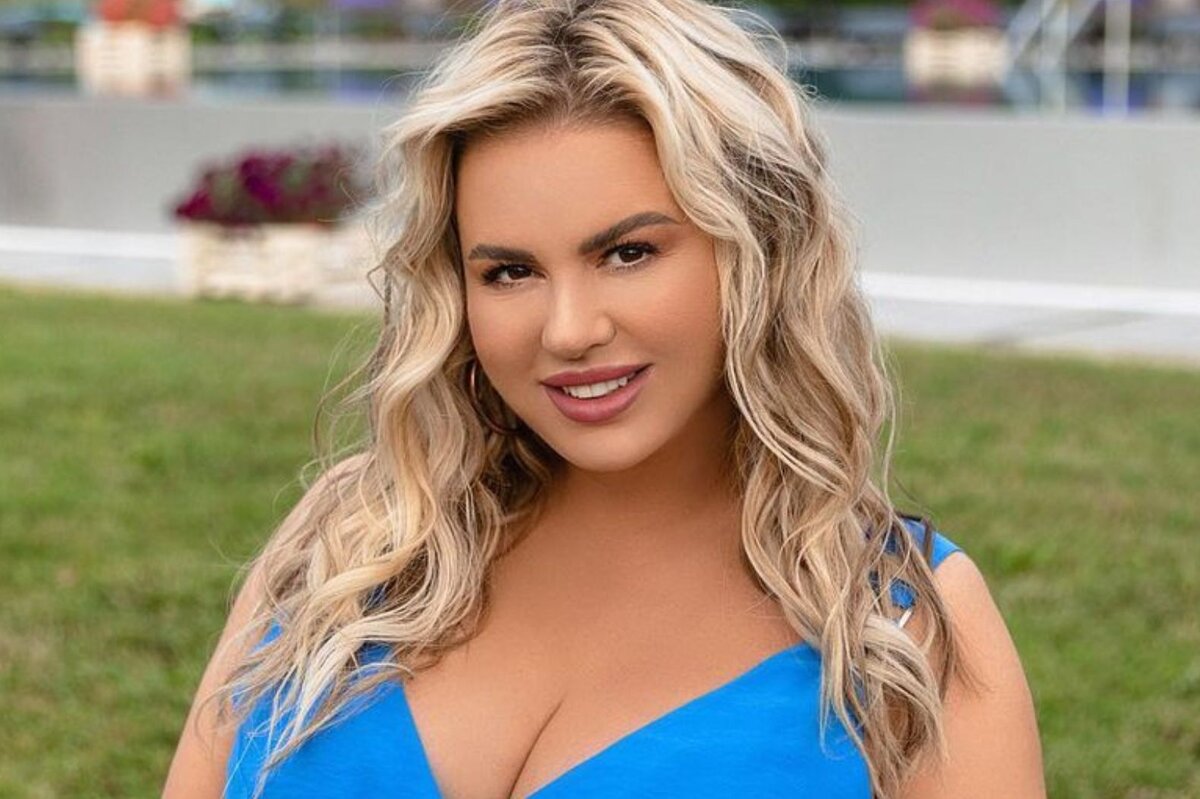     «Как отговорить девушку от операции по уменьшению груди?»: Анна Семенович рассказала о проблемах