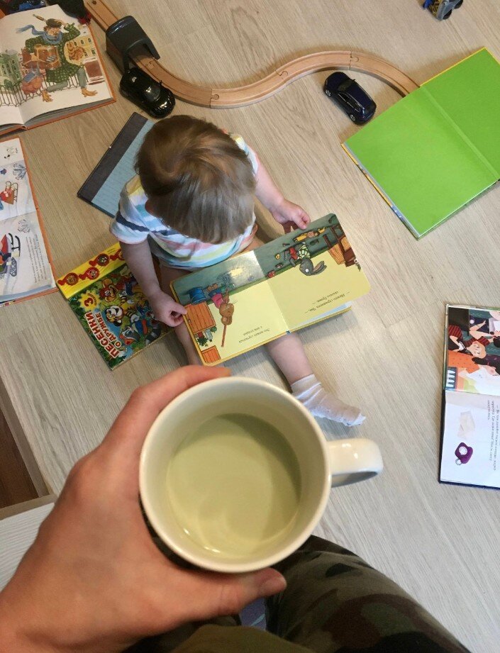 Любимые Чик и Брики в руках сына - 5 минут маме на чай