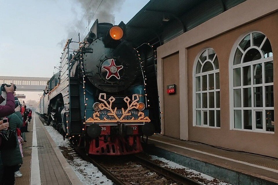     Состав встречали громкими аплодисментами и восторженными криками Оксана ШЕМЕТОВА