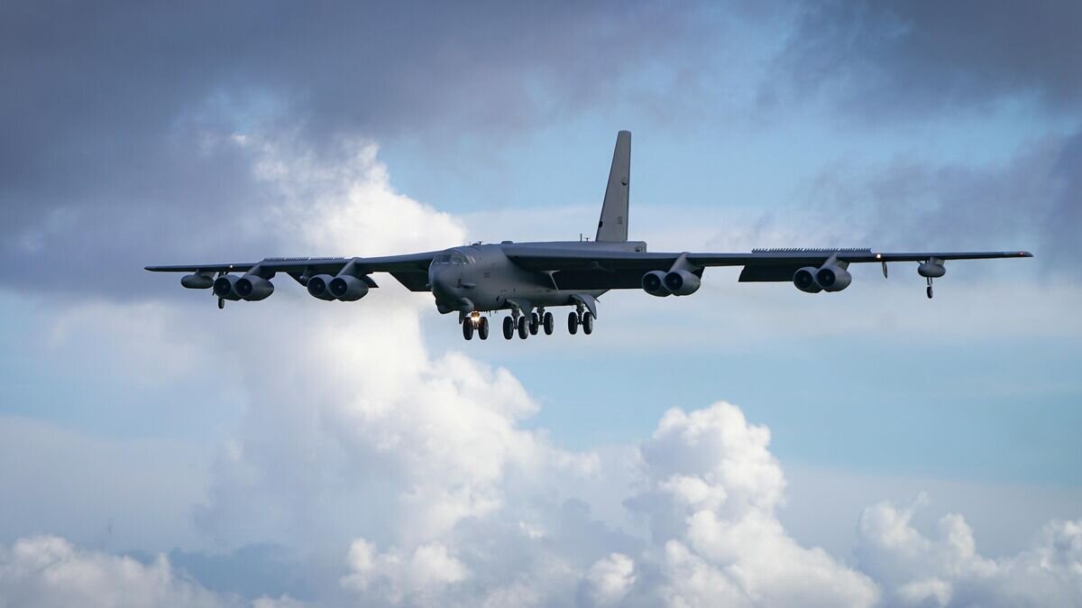    Американский стратегический бомбардировщик B-52H Stratofortress © Фото : U.S. Air Force / Master Sgt. Richard Ebensberger