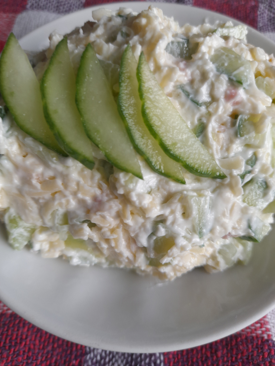 Творожный салат с огурцом