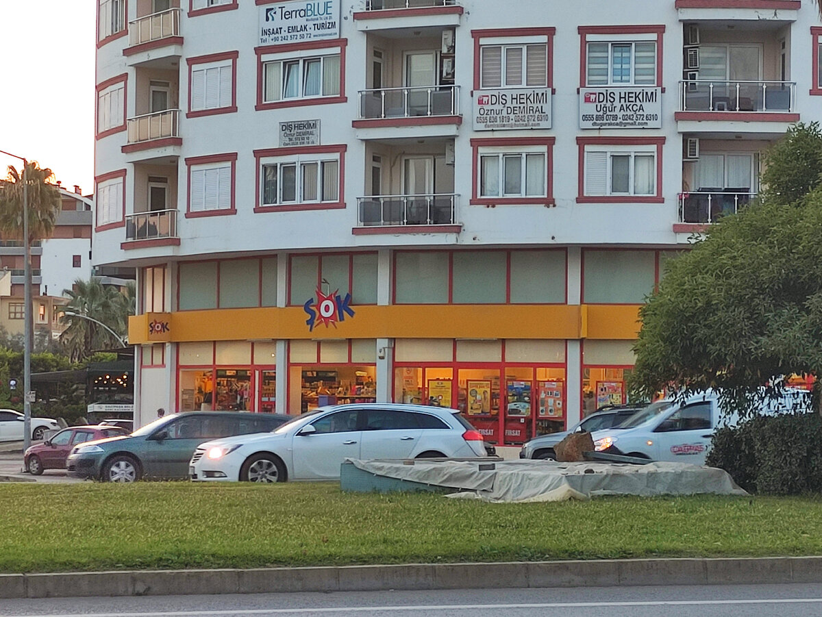 Шок у нас находится прям напротив дома, что, казалось бы, удобнее всего. Но мы туда не ходим практически.