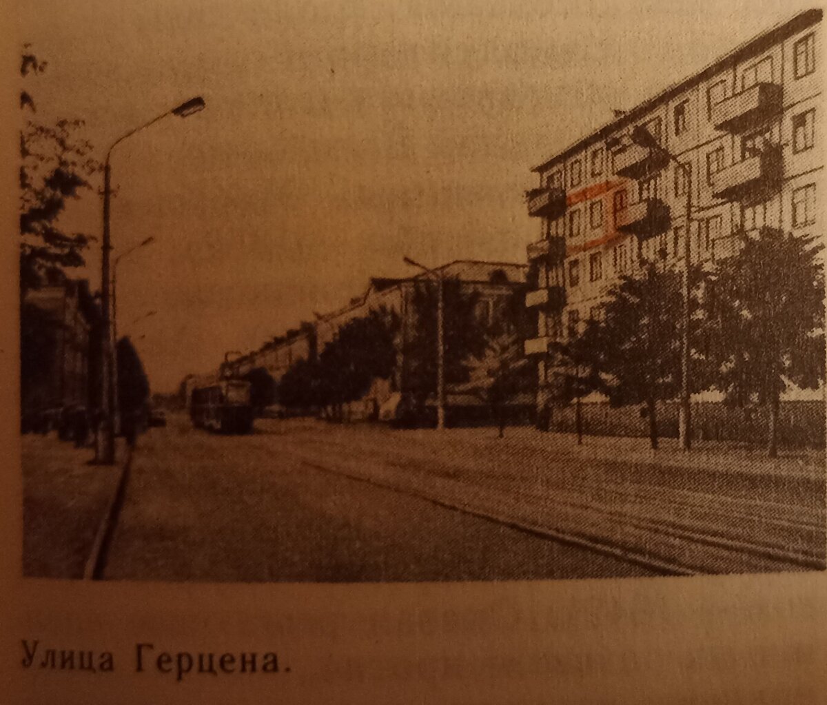 Говорят прямо здесь я и жил, по такому случаю даже фото в книжке о Витебске разместили =))