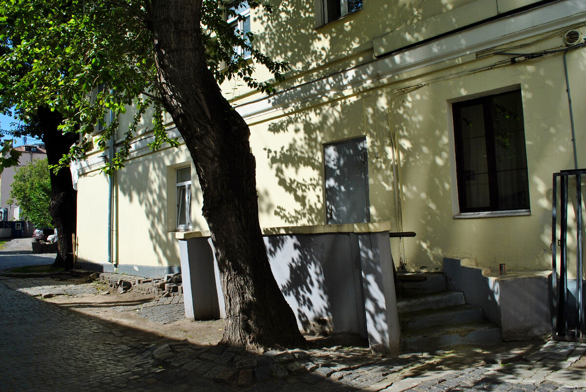 старое крыльцо