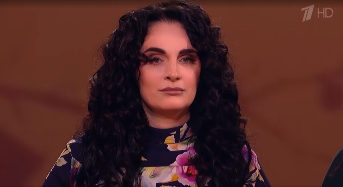 выступления елены ваенги в трех аккордах. ваенга 3 аккорда. бэк вокалистки трио елены ваенги. дуэт ваенга и спиридонова.