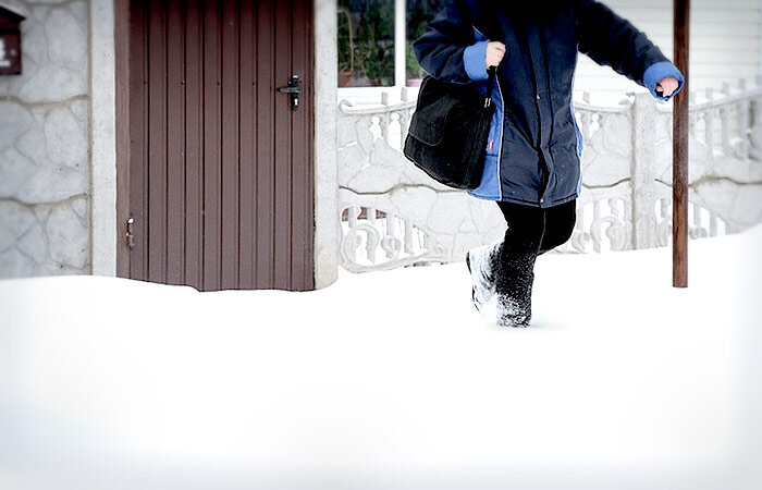 На селе почтальон — человек уважаемый