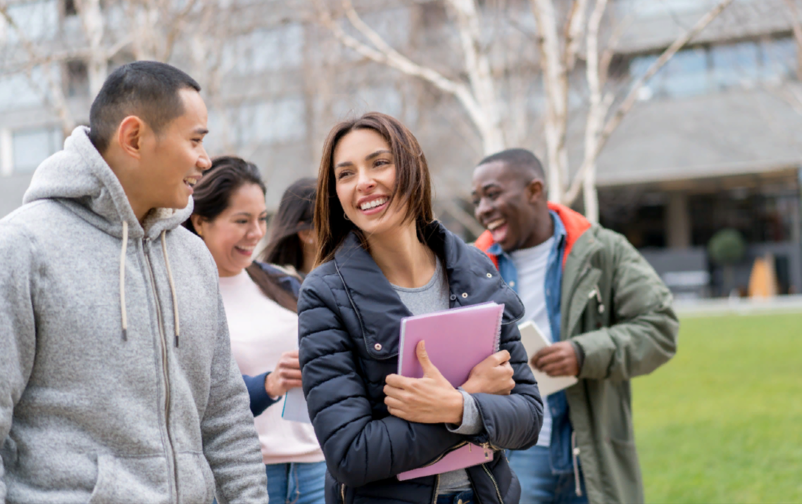 Study in canada. Студенты на улице. Университетская жизнь в США. Иностранные студенты и жилье. Иностранные студенты help.