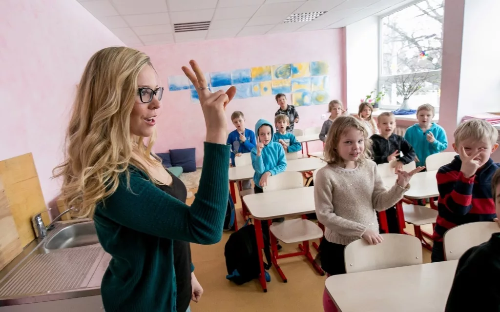 Социальный психолог в школе. Школьный психолог. Психолог в школе. Педагог психолог. Работники школы.